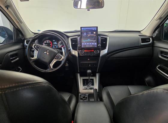 MITSUBISHI L200 TRITON 2.4 16V TURBO DIESEL SPORT HPE CD 4P 4X4 AUTOMÁTICO MITSUBISHI L200 TRITON 2.4 16V TURBO DIESEL SPORT HPE CD 4P 4X4 AUTOMÁTICO